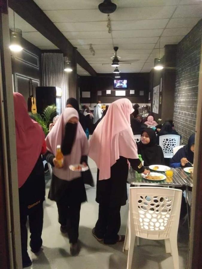 A Pousada Dorm Master Padang Mat Sirat Exterior foto